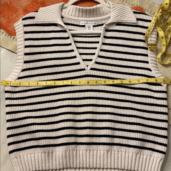 Sincerely Jules Black & Cream Sleeveless Sweater Vest - Picture 4 of 5